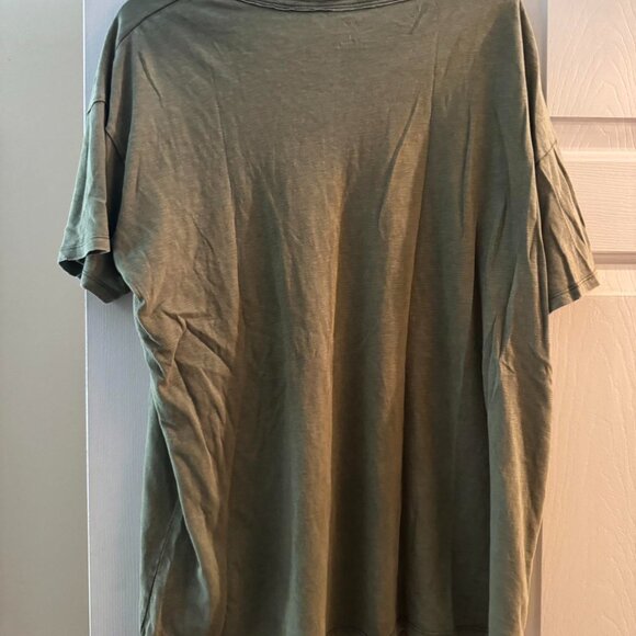 Aerie Women's Green and Khaki T-shirt - Picture 3 of 3
